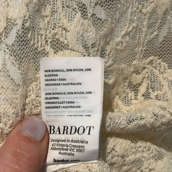 NWT: BARDOT LACE RUFFLE TOP. Size Large. - Picture 6 of 6
